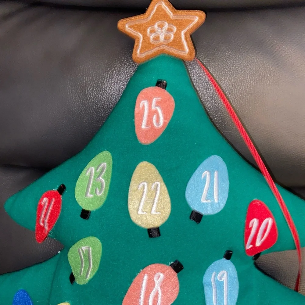Christmas Tree Shape Advent Countdown‎ Calendar Throw Pillow 21.5” New